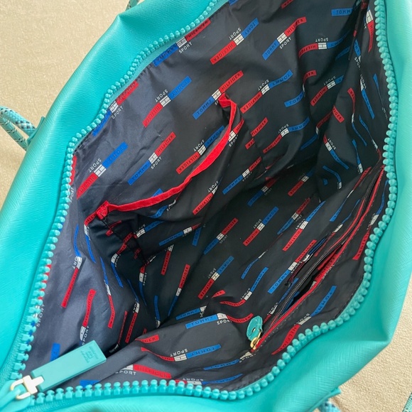 Set of Tommy Hilfiger/Shiseido Aquamarine Beach Tote with 3 Accessory Bags - Picture 9 of 13